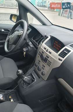Минивэн Opel Zafira 2008 в 