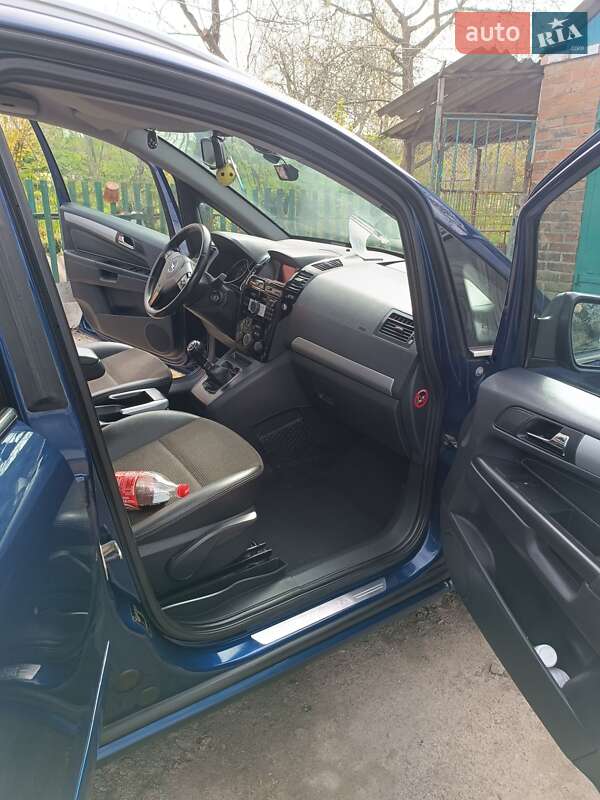 Минивэн Opel Zafira 2009 в Виннице