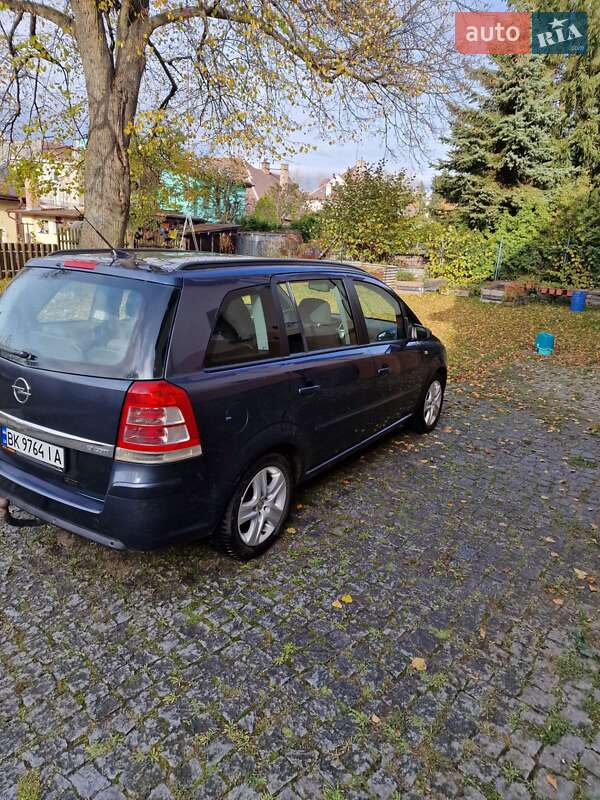 Минивэн Opel Zafira 2008 в Луцке