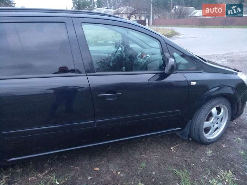 Мінівен Opel Zafira 2010 в Полтаві