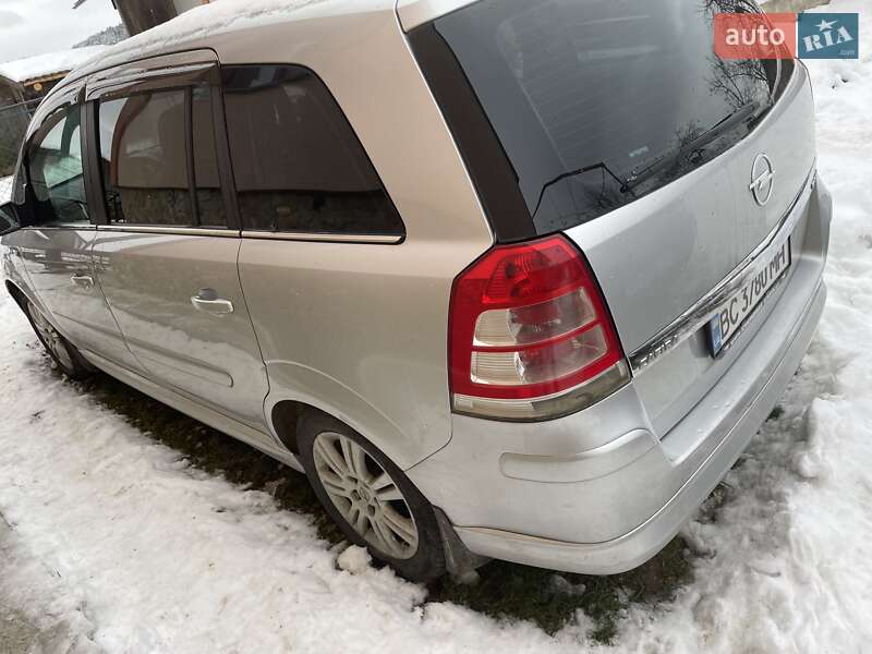 Минивэн Opel Zafira 2008 в Самборе