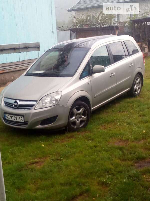 Мінівен Opel Zafira 2010 в Долині