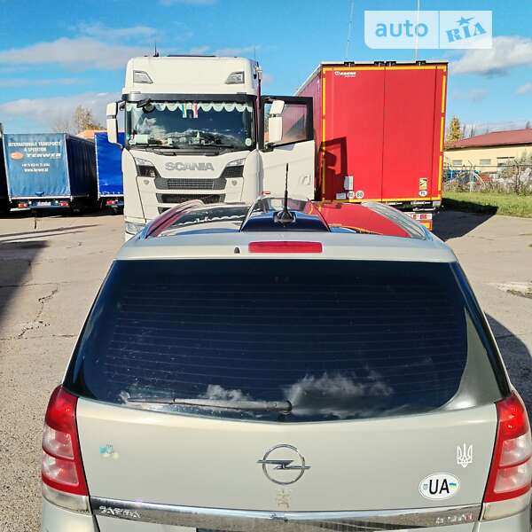 Мінівен Opel Zafira 2010 в Долині