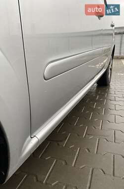 Минивэн Opel Zafira 2010 в 