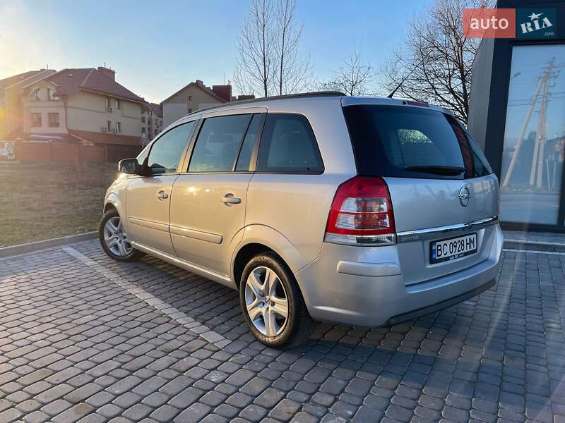 Мінівен Opel Zafira 2013 в Львові