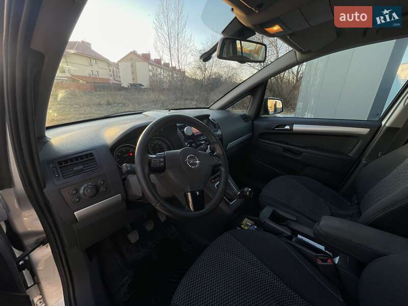 Мінівен Opel Zafira 2013 в Львові