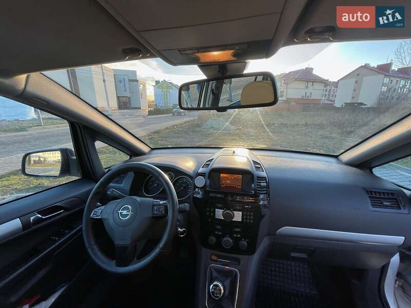 Мінівен Opel Zafira 2013 в Львові