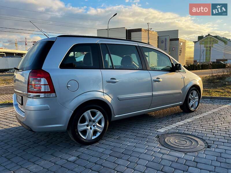 Мінівен Opel Zafira 2013 в Львові