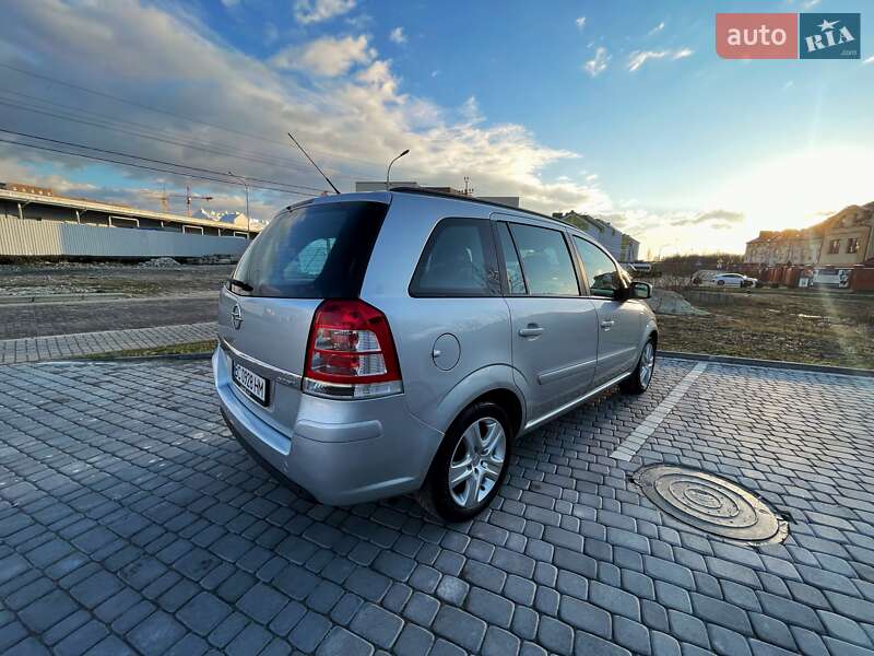 Мінівен Opel Zafira 2013 в Львові