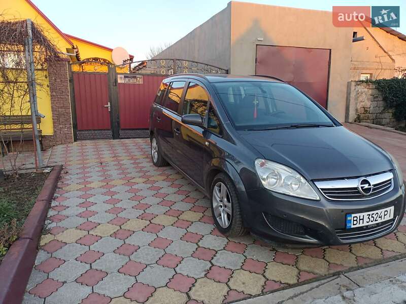 Минивэн Opel Zafira 2009 в Южном