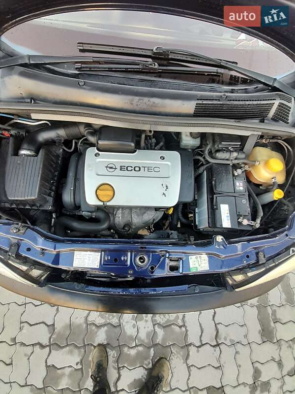 Мінівен Opel Zafira 2000 в Калуші
