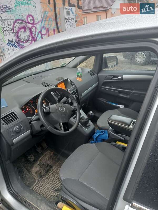 Opel Zafira 2011