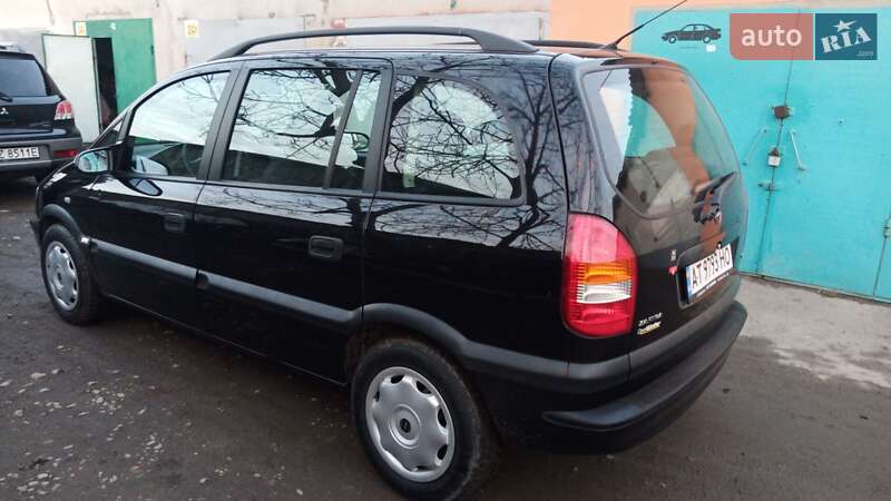 Минивэн Opel Zafira 2002 в Тлумаче