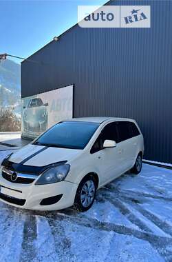 Минивэн Opel Zafira 2013 в Рахове