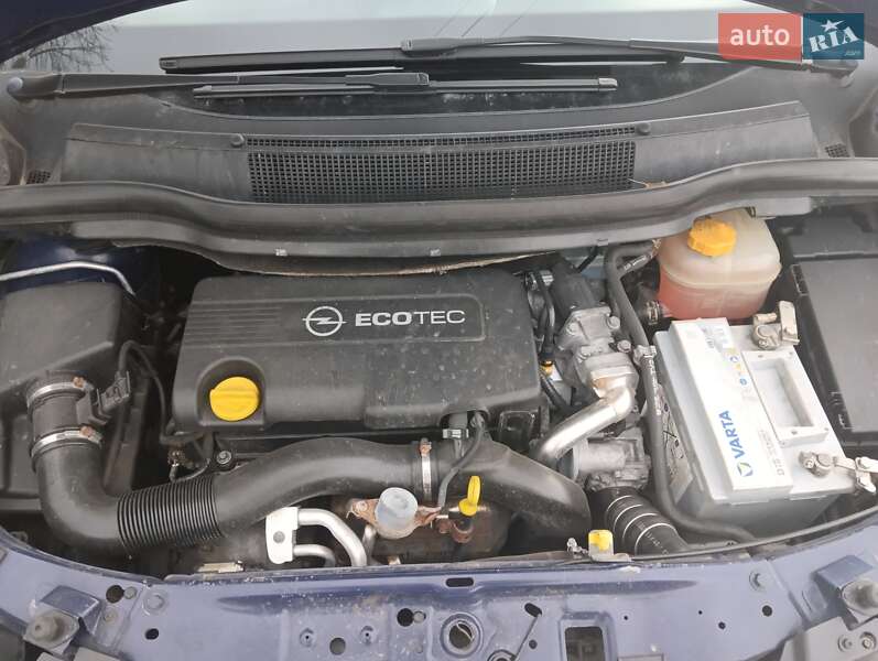 Мінівен Opel Zafira 2013 в Дрогобичі