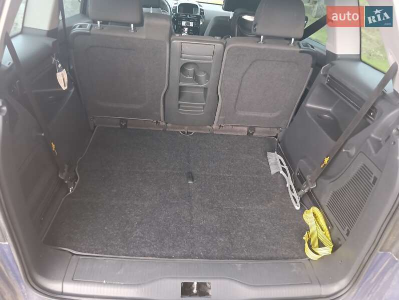 Мінівен Opel Zafira 2013 в Дрогобичі