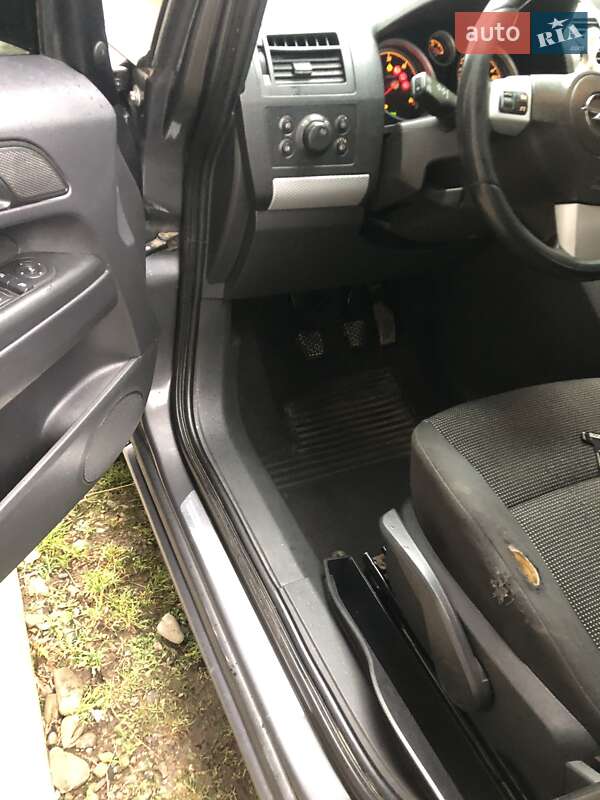 Мінівен Opel Zafira 2010 в Надвірній
