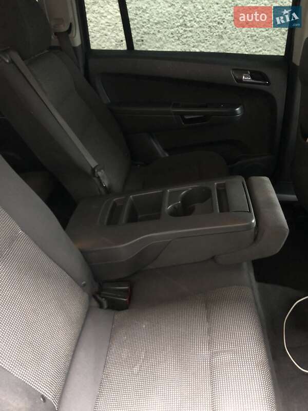 Мінівен Opel Zafira 2010 в Надвірній