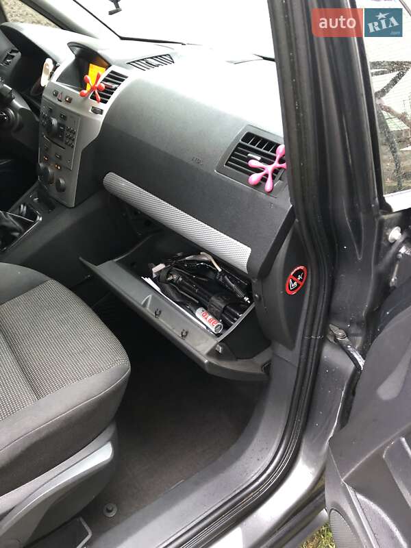 Мінівен Opel Zafira 2010 в Надвірній