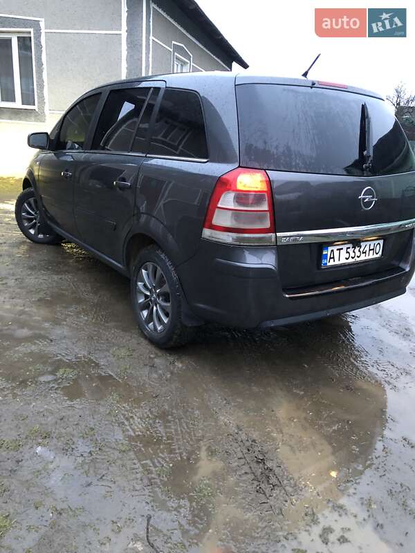 Мінівен Opel Zafira 2010 в Надвірній