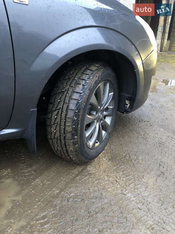 Мінівен Opel Zafira 2010 в Надвірній