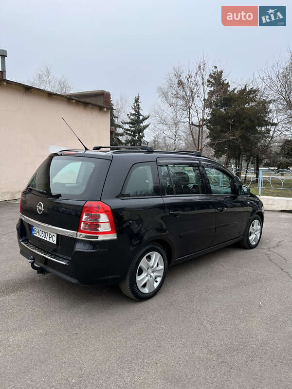 Минивэн Opel Zafira 2014 в Черноморске