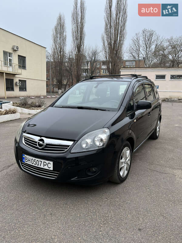 Минивэн Opel Zafira 2014 в Черноморске