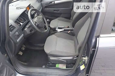 Минивэн Opel Zafira 2010 в 