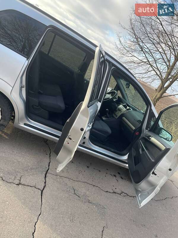 Минивэн Opel Zafira 2008 в Ровно