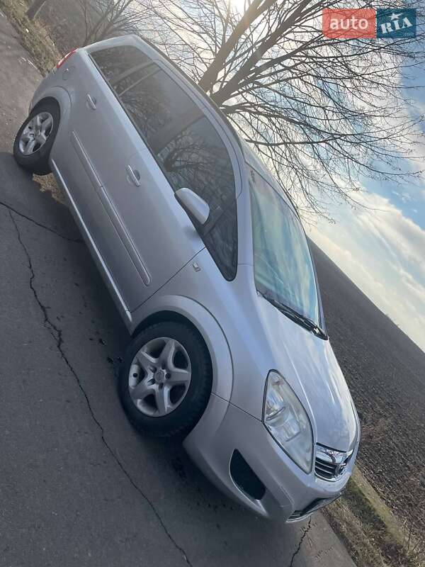 Минивэн Opel Zafira 2008 в Ровно
