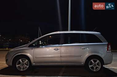 Минивэн Opel Zafira 2009 в 