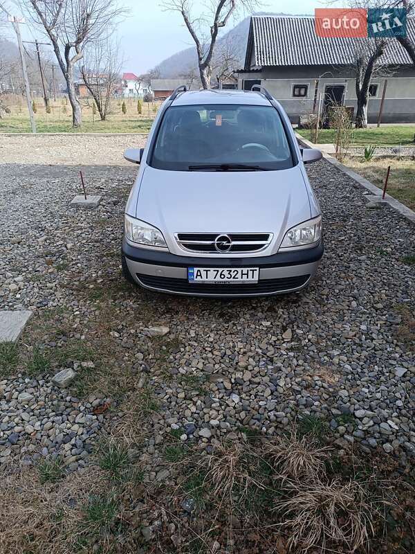 Минивэн Opel Zafira 2002 в Косове