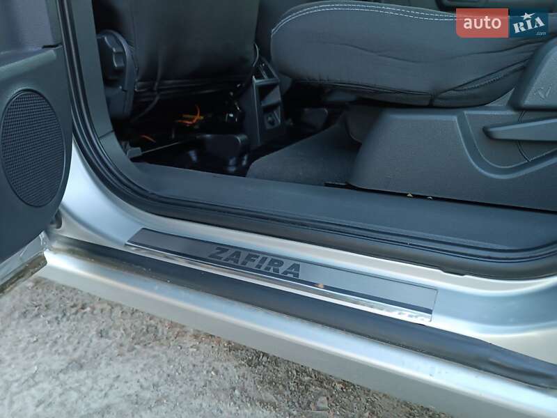 Минивэн Opel Zafira 2006 в Днепре