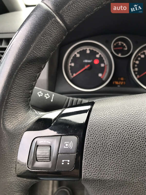 Минивэн Opel Zafira 2011 в Ровно