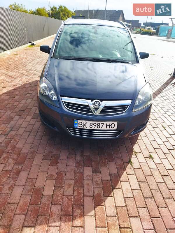 Минивэн Opel Zafira 2008 в Сарнах