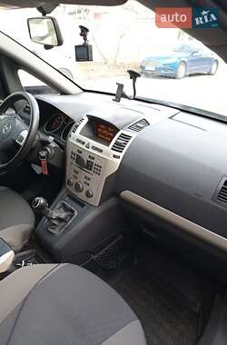 Минивэн Opel Zafira 2008 в 