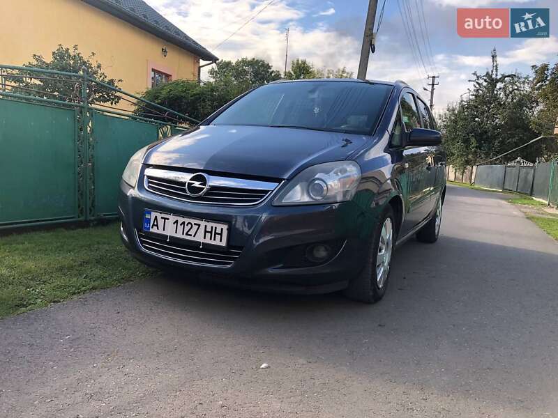 Минивэн Opel Zafira 2008 в Ивано-Франковске