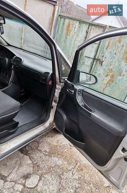 Минивэн Opel Zafira 2003 в Павлограде