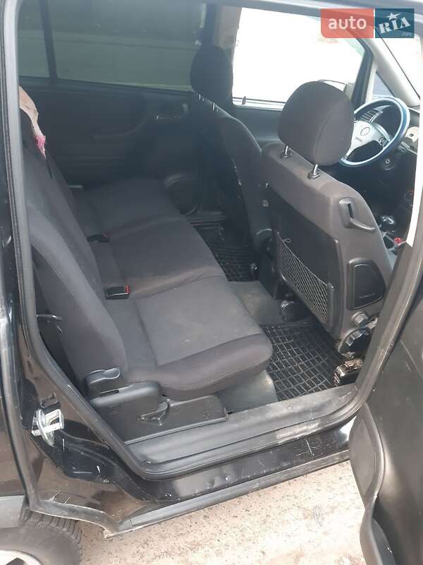 Минивэн Opel Zafira 2002 в Киеве