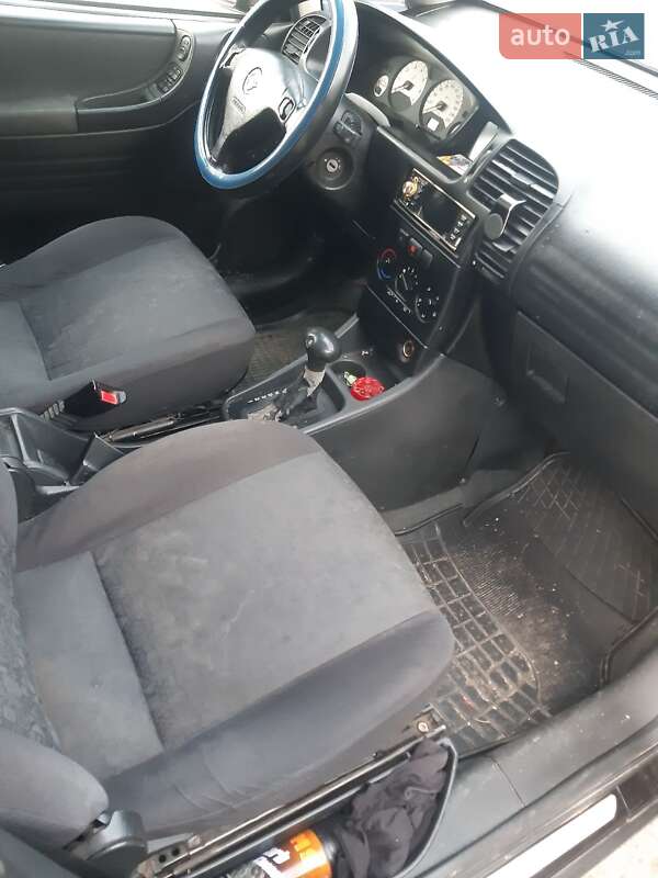 Минивэн Opel Zafira 2002 в Киеве