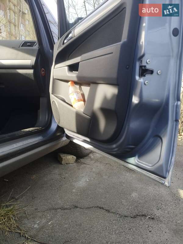 Минивэн Opel Zafira 2005 в Ровно