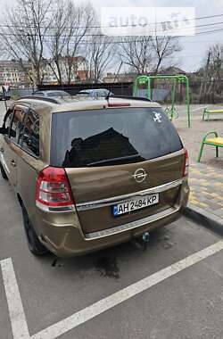 Минивэн Opel Zafira 2013 в Киеве