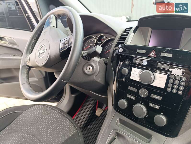 Мінівен Opel Zafira 2010 в Івано-Франківську