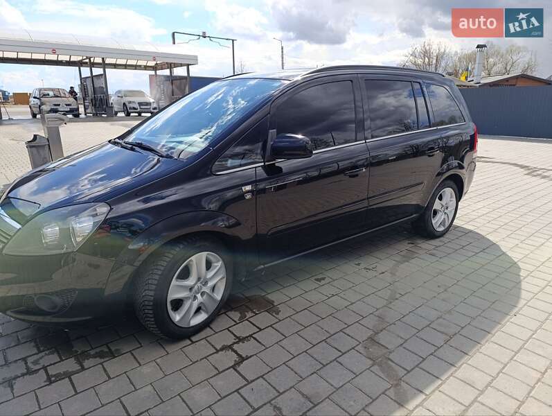 Мінівен Opel Zafira 2010 в Івано-Франківську