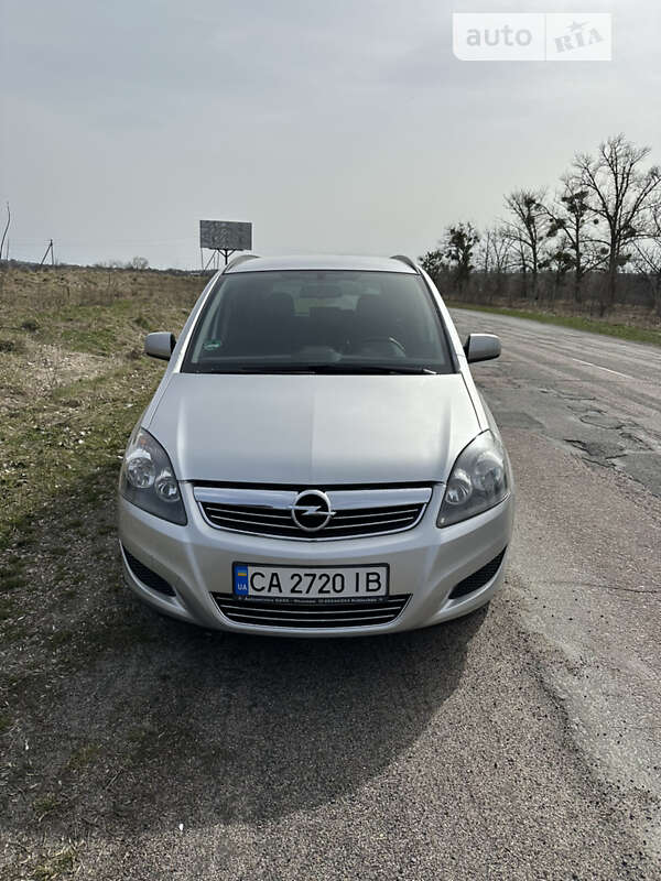 Минивэн Opel Zafira 2010 в Катеринополе