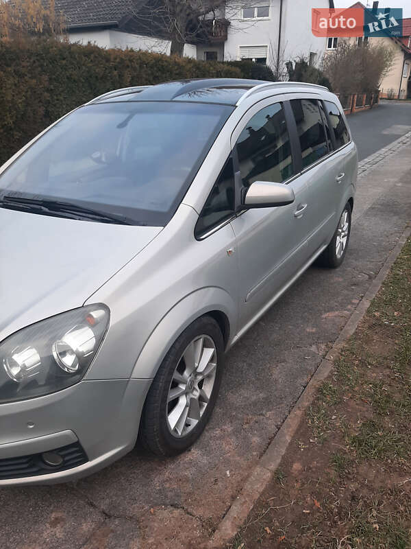Минивэн Opel Zafira 2007 в Запорожье