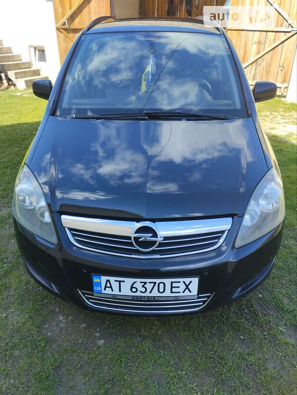 Мінівен Opel Zafira 2010 в Надвірній