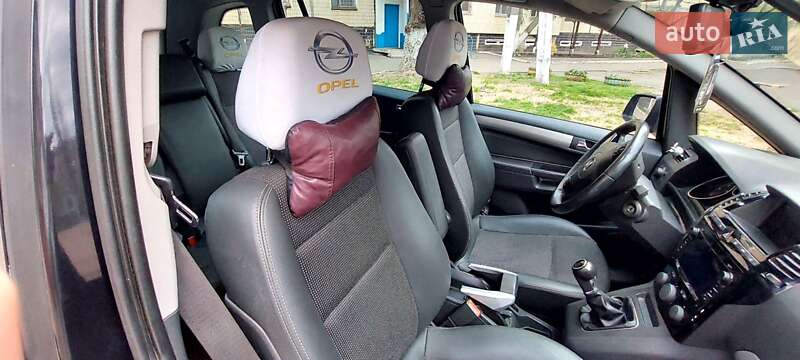 Мінівен Opel Zafira 2011 в Кривому Розі