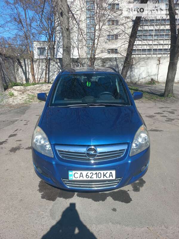 Минивэн Opel Zafira 2010 в Черкассах