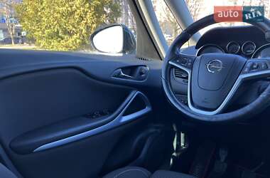 Минивэн Opel Zafira 2014 в 